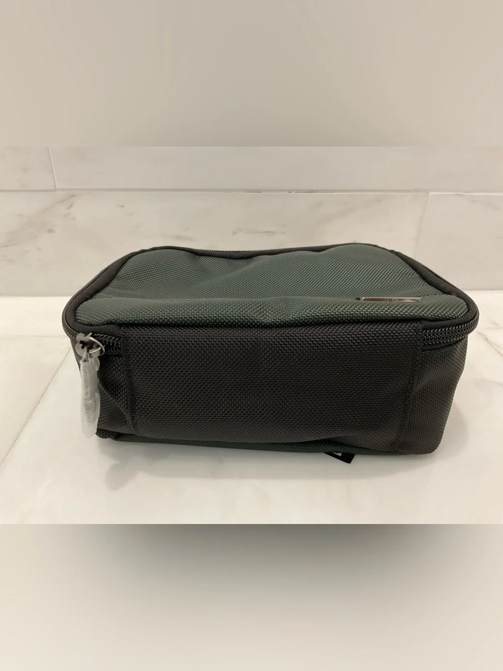NEW TUMI Zippered CUBE TRAVEL POUCH - Cosmetic Bag - SPRUCE GREEN